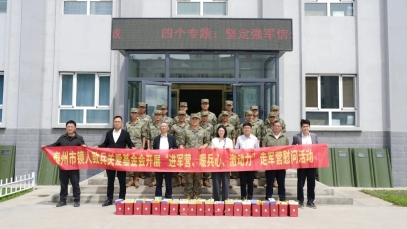 真情跨越六千里，揚子江藥業集團赴新疆慰問泰州籍官兵